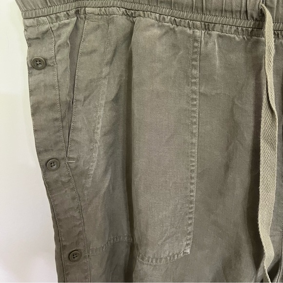 Cloth & Stone Anthropologie Pants Size Medium Pull On Jogger Side Buttons Olive - Picture 3 of 13